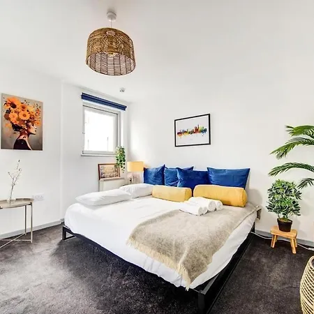 London Thames Canary Wharf Flat Sleeps 8 Near O2 London City Airport